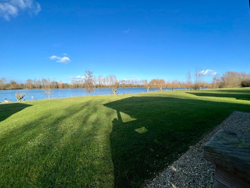 Reeds Lodge, Lake Pochard South Cerney Exteriör bild