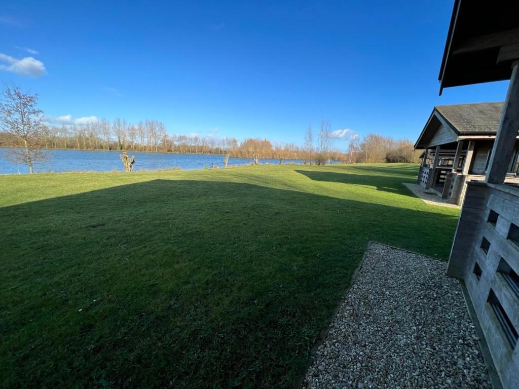 Reeds Lodge, Lake Pochard South Cerney Exteriör bild